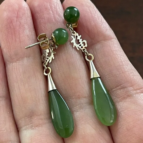 Natural nephrite jade gold tone drop earrings - Picture 7 of 8